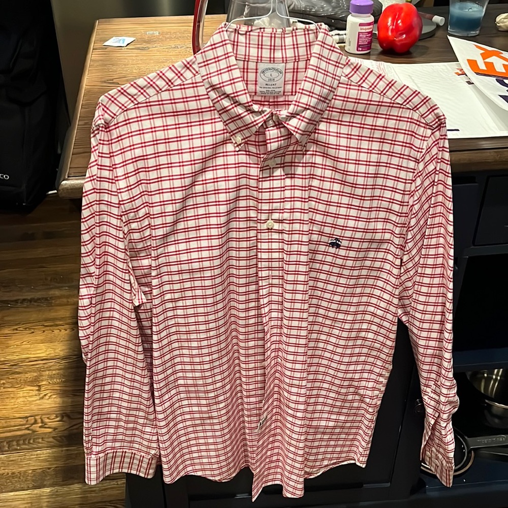Brooks brothers button down. Red and white. Size Large, Regent Fit